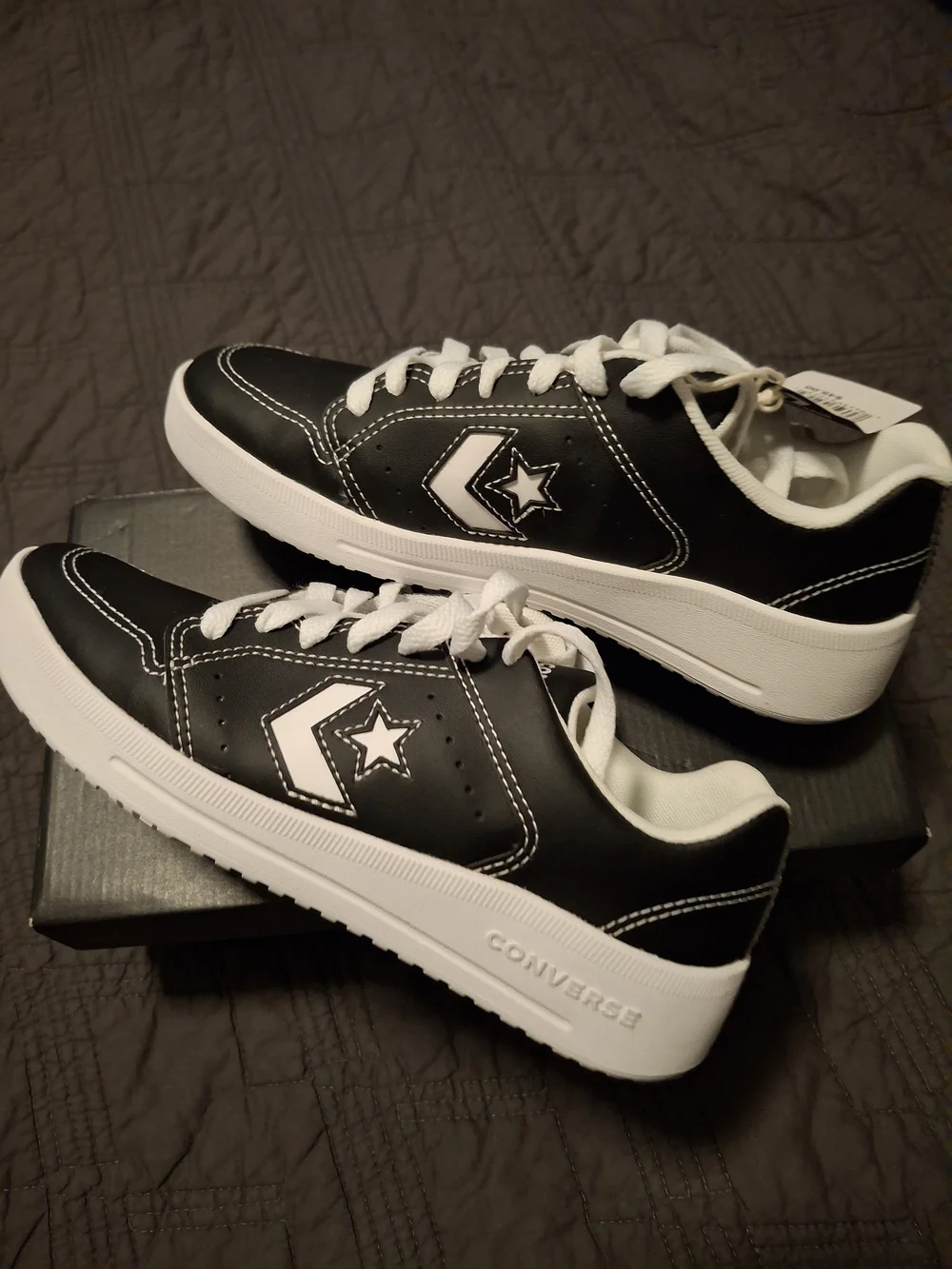 Converse Black & White Low-Top Sneakers Mens 4/ Womens 5.5